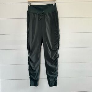 Athleta Women’s 4 Tall Attitude Lined Pant green